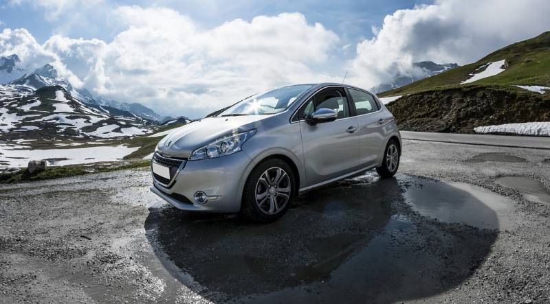 Peugeot 208 As The First Car For A Girl